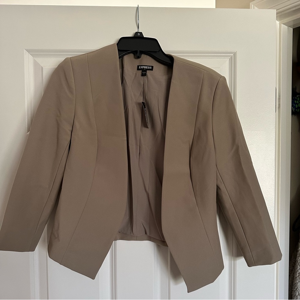 Express Women’s cropped blazer NWT